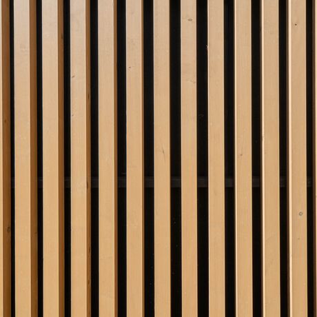 Gebr. Eisenring AG, 5-0293, Fassade, Weisstanne, Akustik 80/80, gehobelt, colorshield impralan Lasur T400, Farbton Sand