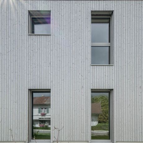 Gebr. Eisenring AG, 5-0373, Fassade, nord. Fichte, Sichtnut 21/85, sägeroh, vorvergraut Perlmutt 50