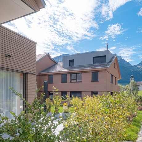 Gebr. Eisenring AG, 4-0201, Fassade, nord. Fichte, Rhomboid Nut + Kamm 20/75, strukturfein, Lignovit Lasur