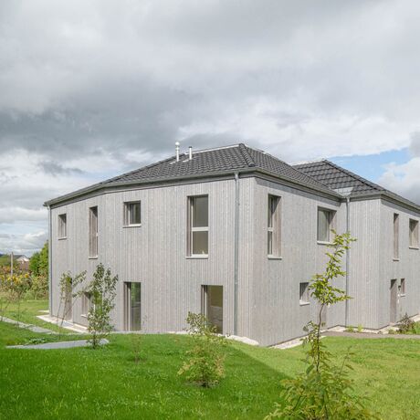 Gebr. Eisenring AG, 5-0373, Fassade, nord. Fichte, Sichtnut 21/85, sägeroh, vorvergraut Perlmutt 50