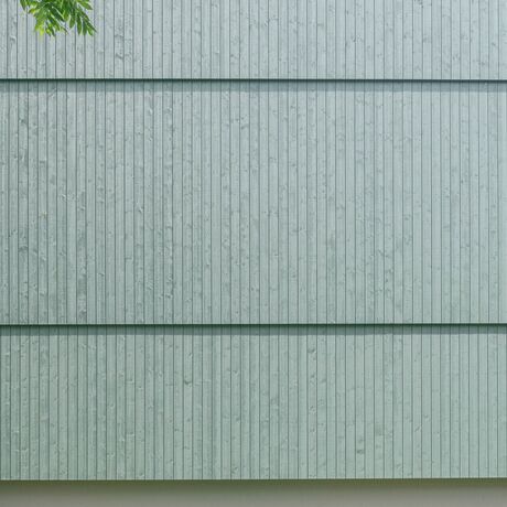 Gebr. Eisenring AG, 5-0318, Fassade, nord. Fichte, Sichtnut 21/110, sägeroh, Schlammfarbe Farbton NCS S 4010-G10Y Art. 649