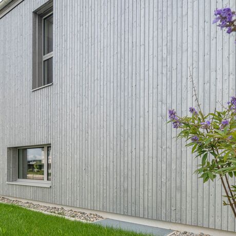 Gebr. Eisenring AG, 5-0373, Fassade, nord. Fichte, Sichtnut 21/85, sägeroh, vorvergraut Perlmutt 50