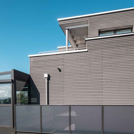 Gebr. Eisenring AG, 4-0179, Fassade, nord. Fichte, Rhomboid 20/72, strukturfein, colorshield vorvergraut Lavagrau