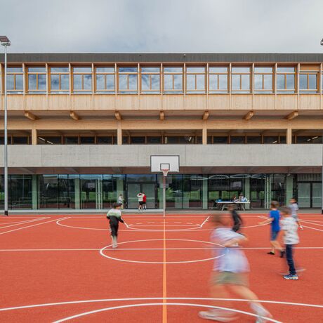 Gebr. Eisenring AG, 5-0287, Fassade, nord. Fichte, Fassadenlatten 21/118, sägeroh, Lignovit Lasur Terra 5341, Farbton 04/5 Darth Vader