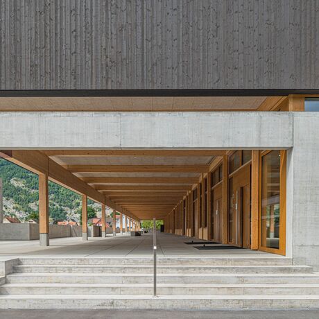 Gebr. Eisenring AG, 5-0287, Fassade, nord. Fichte, Fassadenlatten 21/118, sägeroh, Lignovit Lasur Terra 5341, Farbton 04/5 Darth Vader