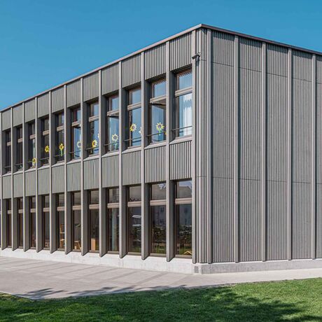 Gebr. Eisenring AG, 5-0176, Fassade, nord. Fichte, Latten 40/40, sägeroh, Titangrau