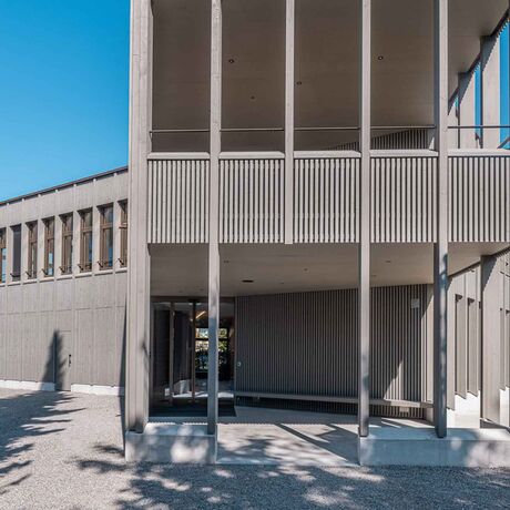 Gebr. Eisenring AG, 5-0176, Fassade, nord. Fichte, Latten 40/40, sägeroh, Titangrau