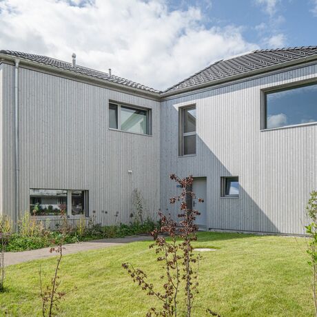 Gebr. Eisenring AG, 5-0373, Fassade, nord. Fichte, Sichtnut 21/85, sägeroh, vorvergraut Perlmutt 50