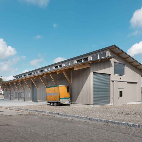 Gebr. Eisenring AG, 5-0292, Fassade, nord. Fichte, Sichtnut Trio 26/125, strukturfein, colorshield vorvergraut Platingrau
